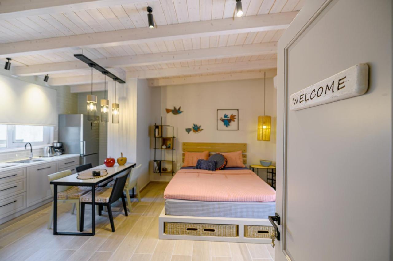 Fiorela'S Casa- A Stylish Loft Apartment In The Heart Of Preveza Exterior photo